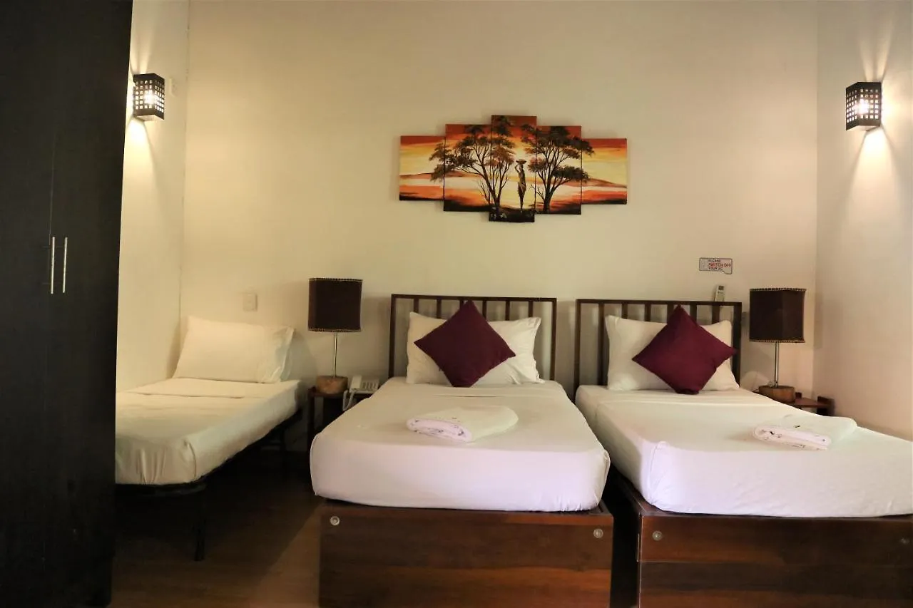 Pavana Hotel Negombo 3*,