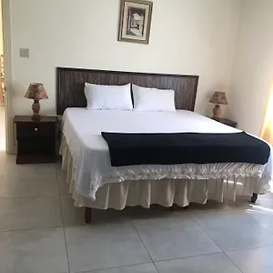 Paradise Place Guestrooms 3*, Kingston Jamaica